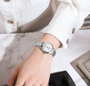 Relógio Feminino Curren Bella 28 – Simplicidade Leve e Elegante
